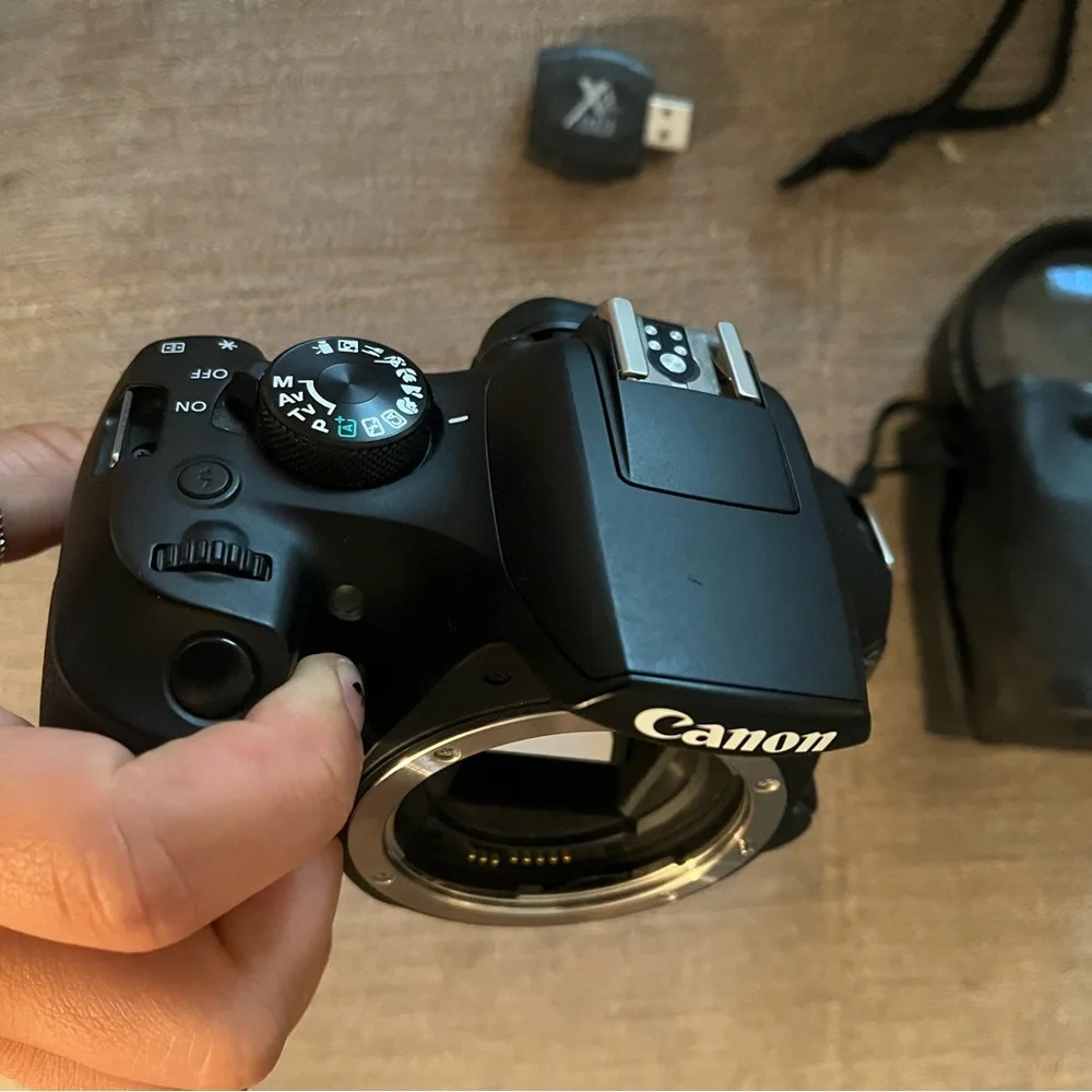 CANON EOS Rebel T6! (Includes TWO lenses** BATTERY INCLUDED!!!) Starter kit!